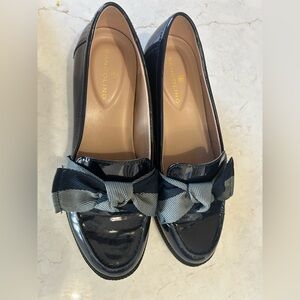 Bandolino Women's Glossy Black Loafers with Striped Bow